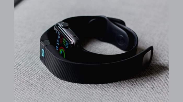 The linkme smart bracelet is an alternative to the smart watch