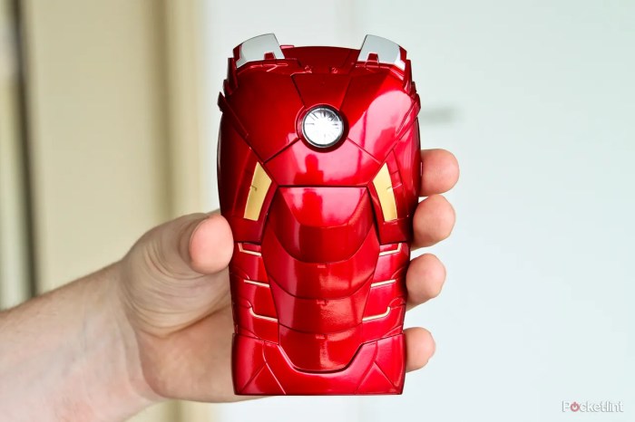 Iron man mark vii armor case for iphone 5 features a flashing power core
