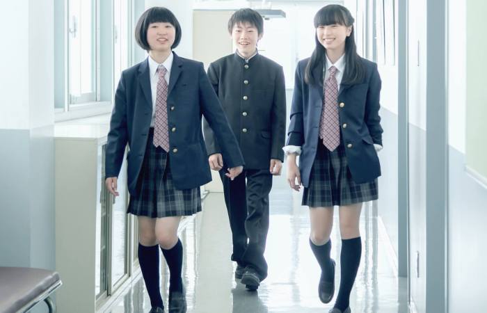 Japanese students create girlfriend coat to simulate hugs
