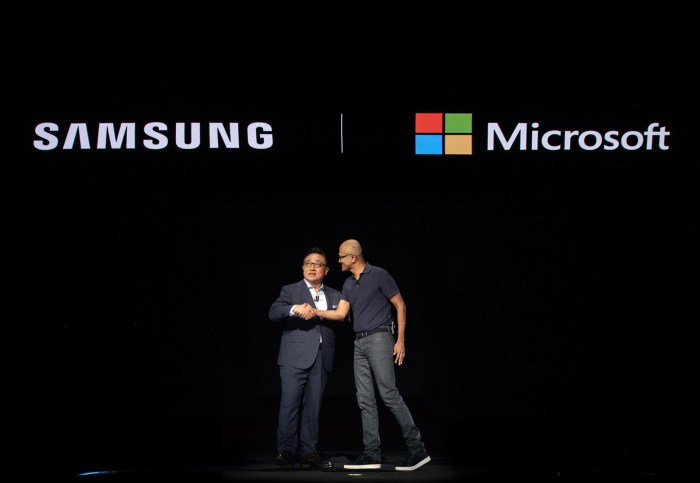 Samsung receiving visits by top microsoft and google executives