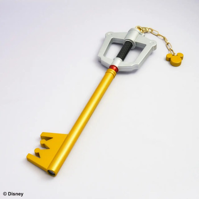 Kingdom hearts keyblade replica recreated by real life blacksmith