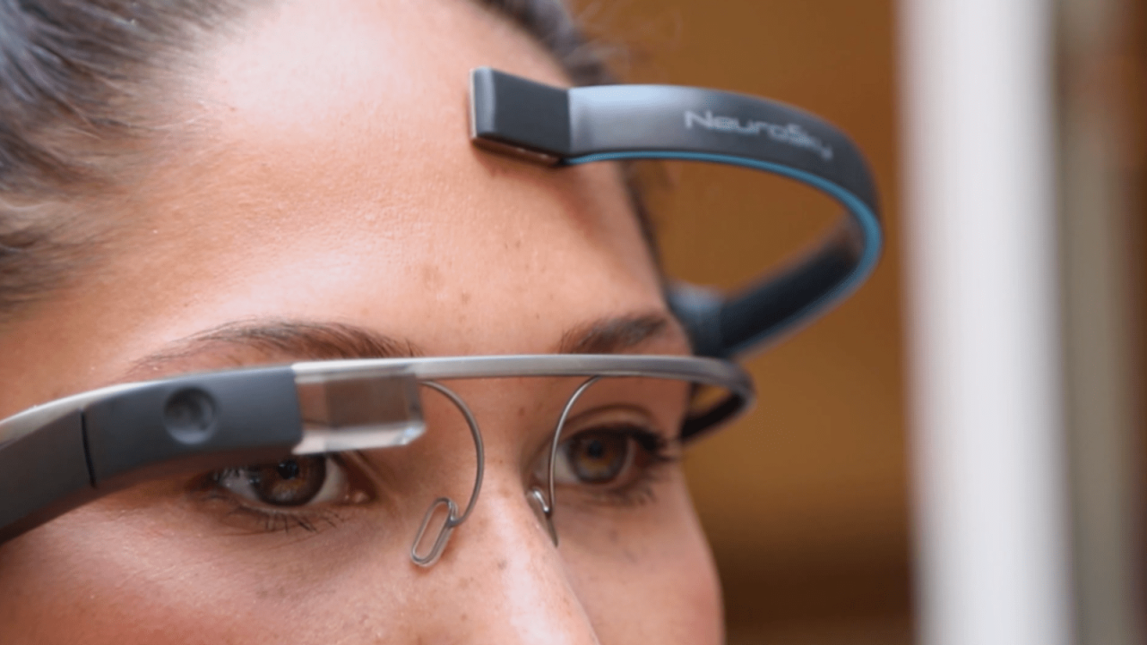 Google glass has autofocus 5 megapixel camera