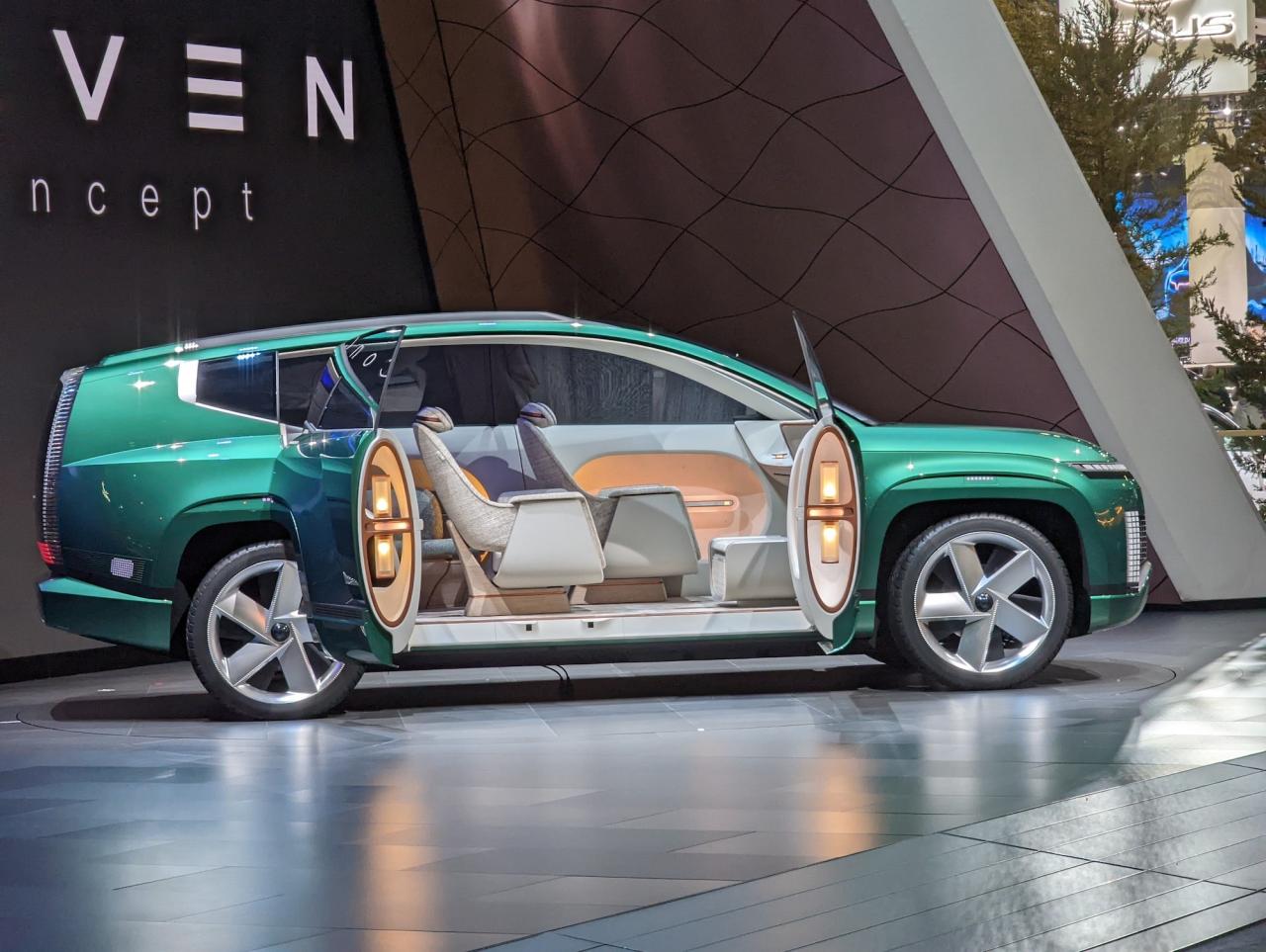 Hyundai unveils e4u concept personal vehicle