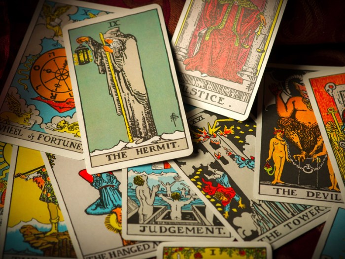 Tarot can provide emergency charge for mobile devices from inside your wallet