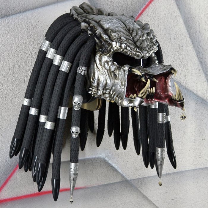 Predator motorcycle helmet with laser controlled aimer is a sight to behold